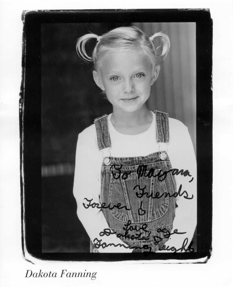 lovely-dakota-autograph-001.jpg