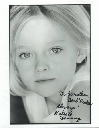 lovely-dakota-autograph-002.jpg