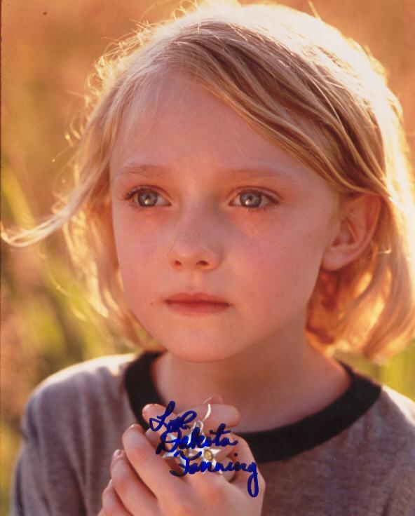 lovely-dakota-autograph-004.jpg