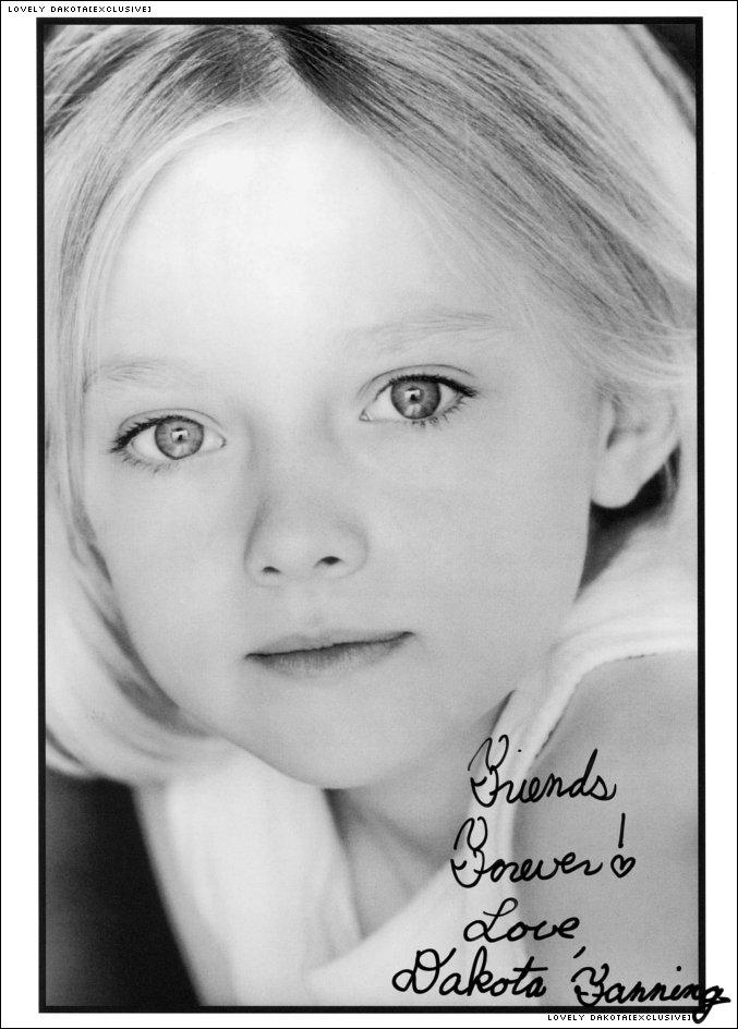 lovely-dakota-autograph-010.jpg