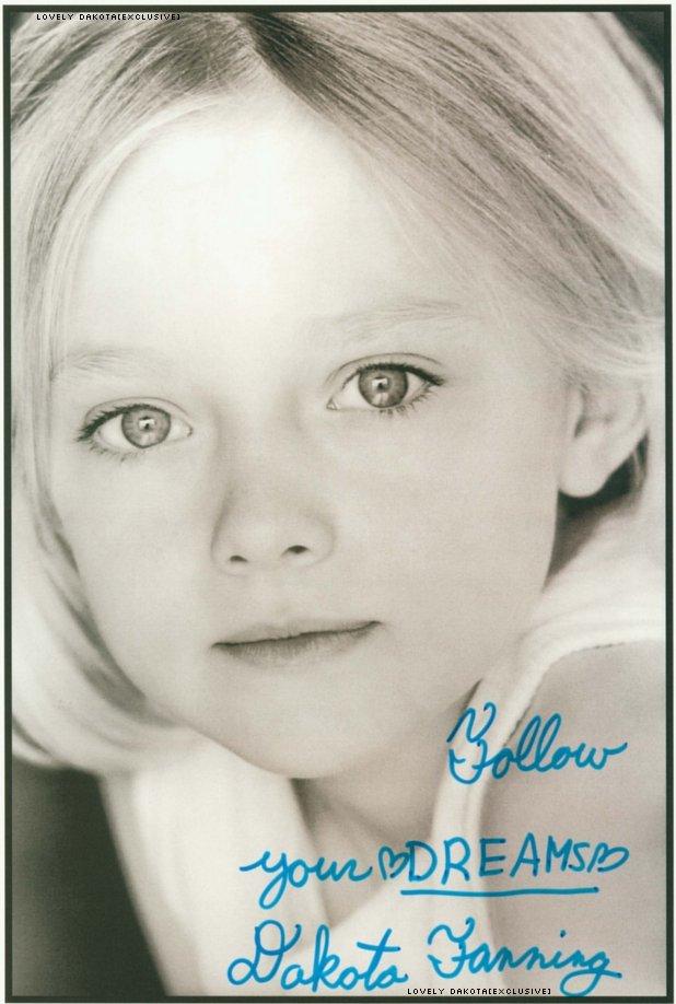lovely-dakota-autograph-011.jpg