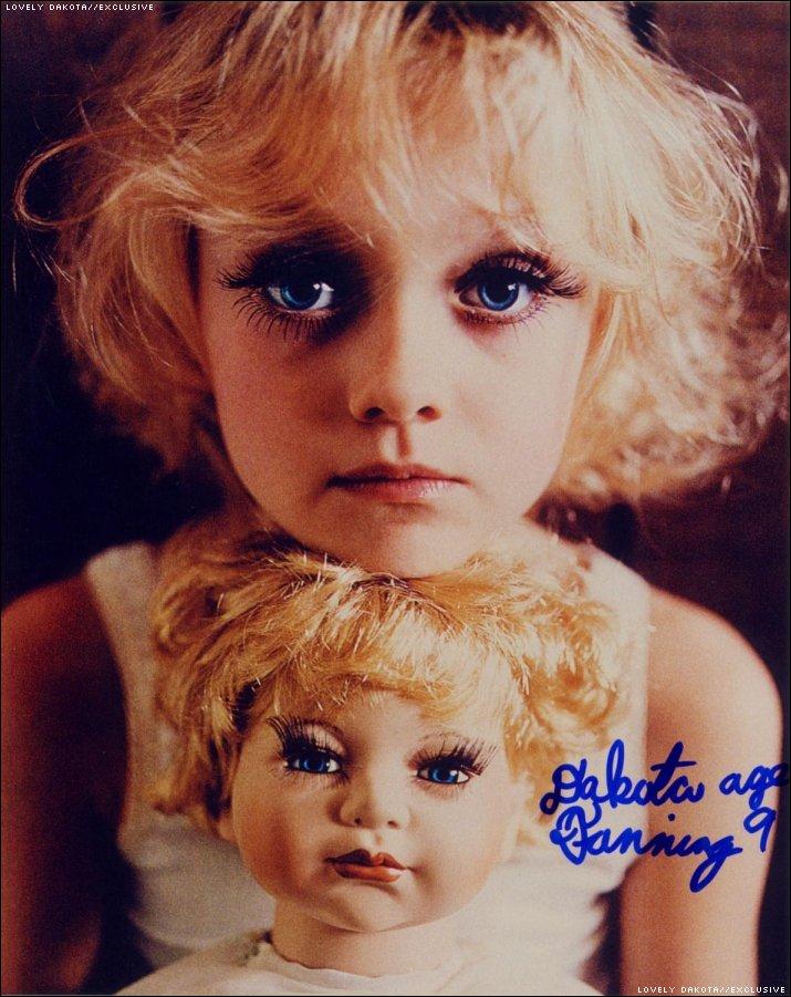 lovely-dakota-autograph-017.jpg