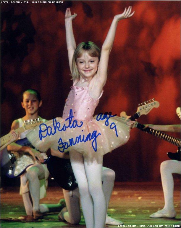 lovely-dakota-autograph-021.jpg