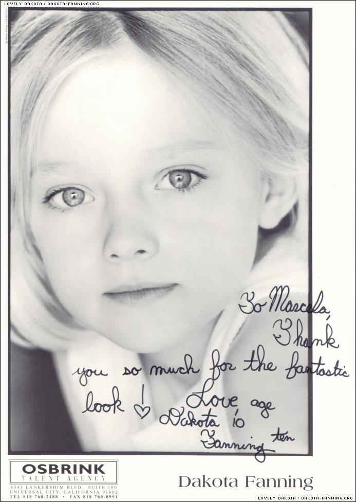 lovely-dakota-autograph-024.jpg