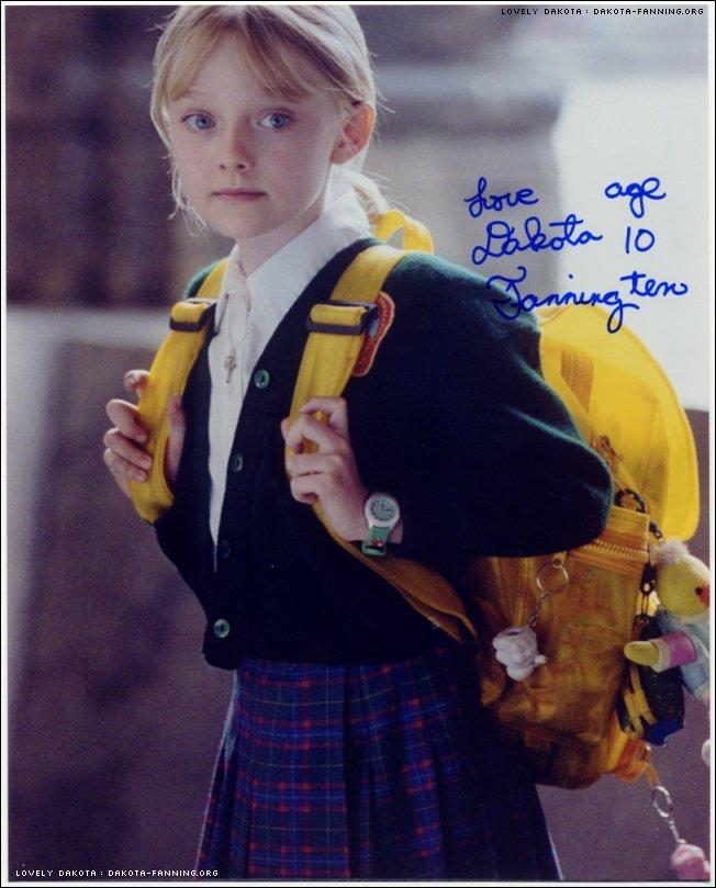 lovely-dakota-autograph-026.jpg