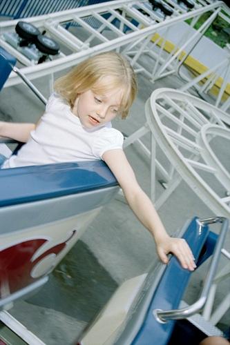 lovely-dakota-candid-2003-unknown-date-02.jpg
