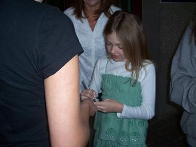 lovely-dakota-candid-2005-10-11-02.jpg