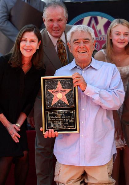 DakotaTheHollywoodWalkOfFame2008003.jpg