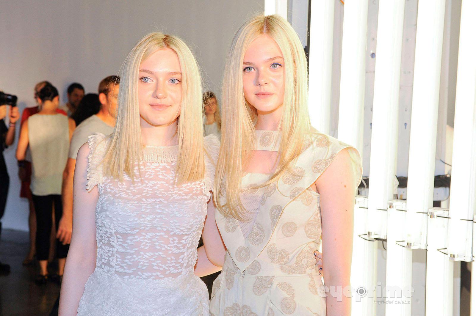 DakotaRodarteSpringFashionShowSeptember132011027.jpg
