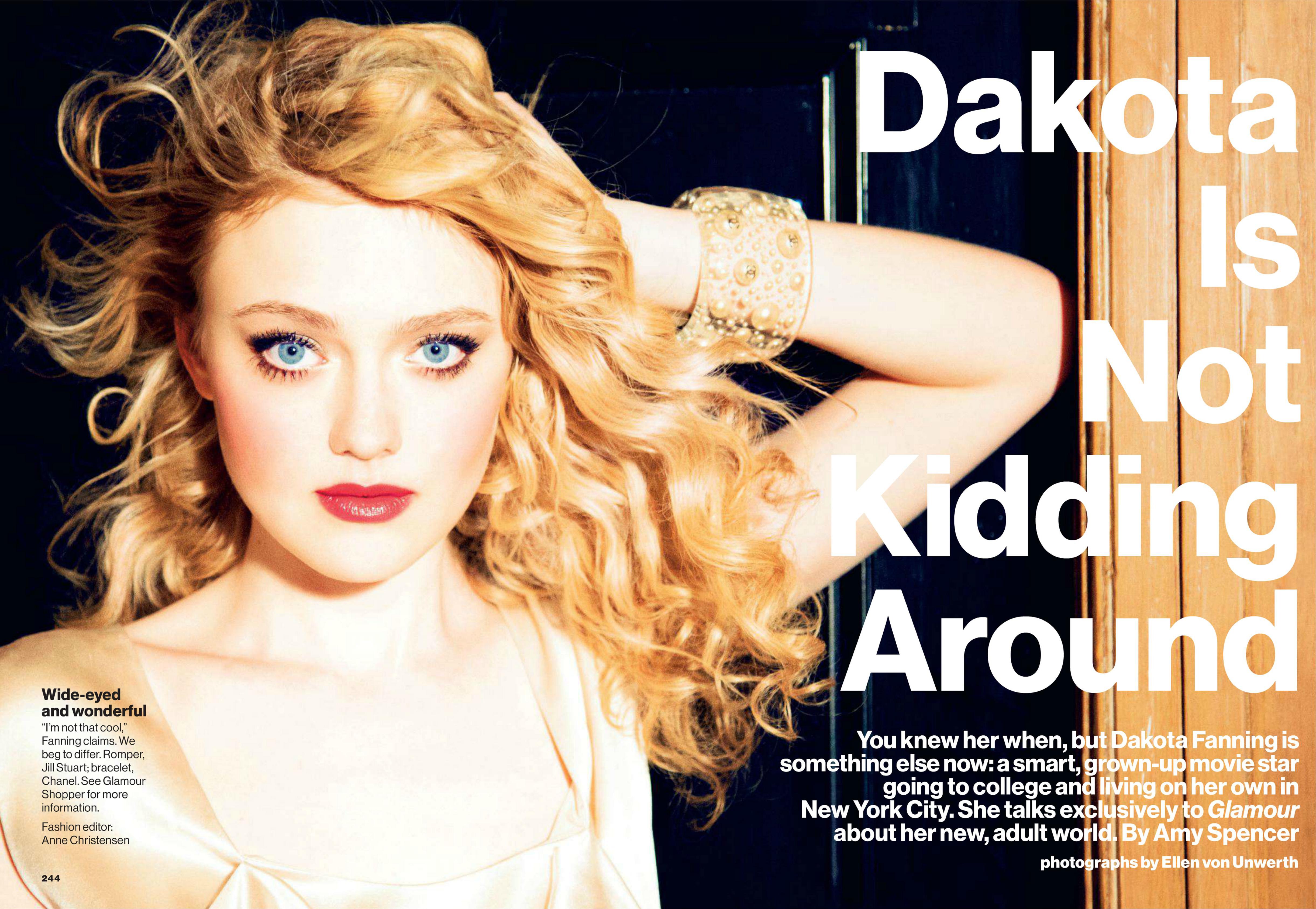 lovely-dakota-2013-03-glamour-05.jpg