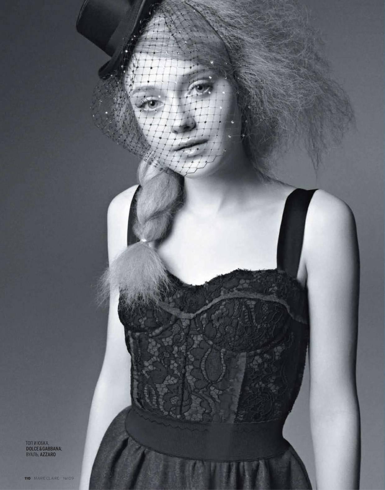 lovely-dakota-2010-11-marie-claire-russia-02.jpg