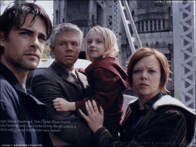 lovely-dakota-2002-12-sci-fi-03.jpg