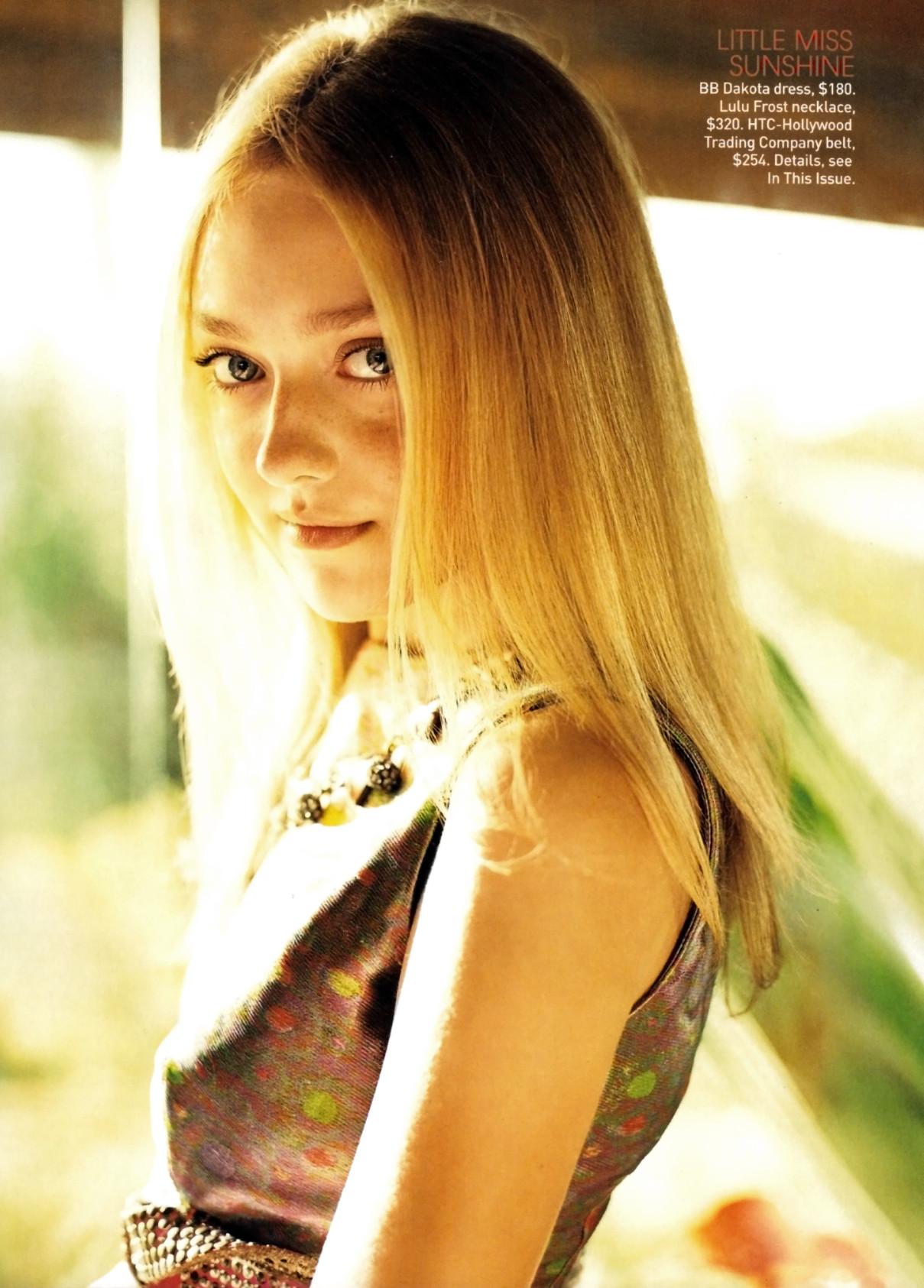 lovely-dakota-2009-12-teen-vogue-07.jpg