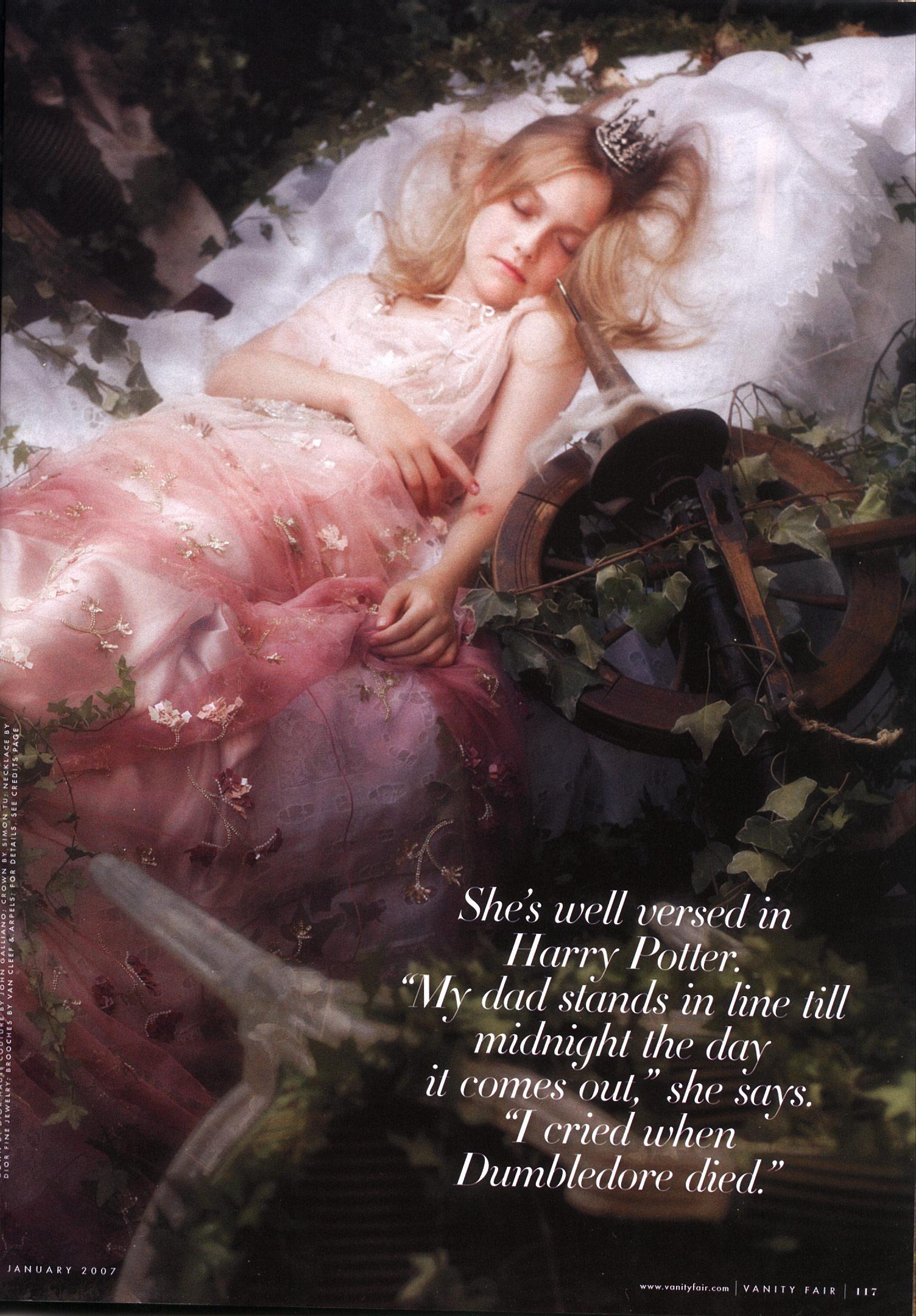 lovely-dakota-2007-01-vanity-fair-06.jpg