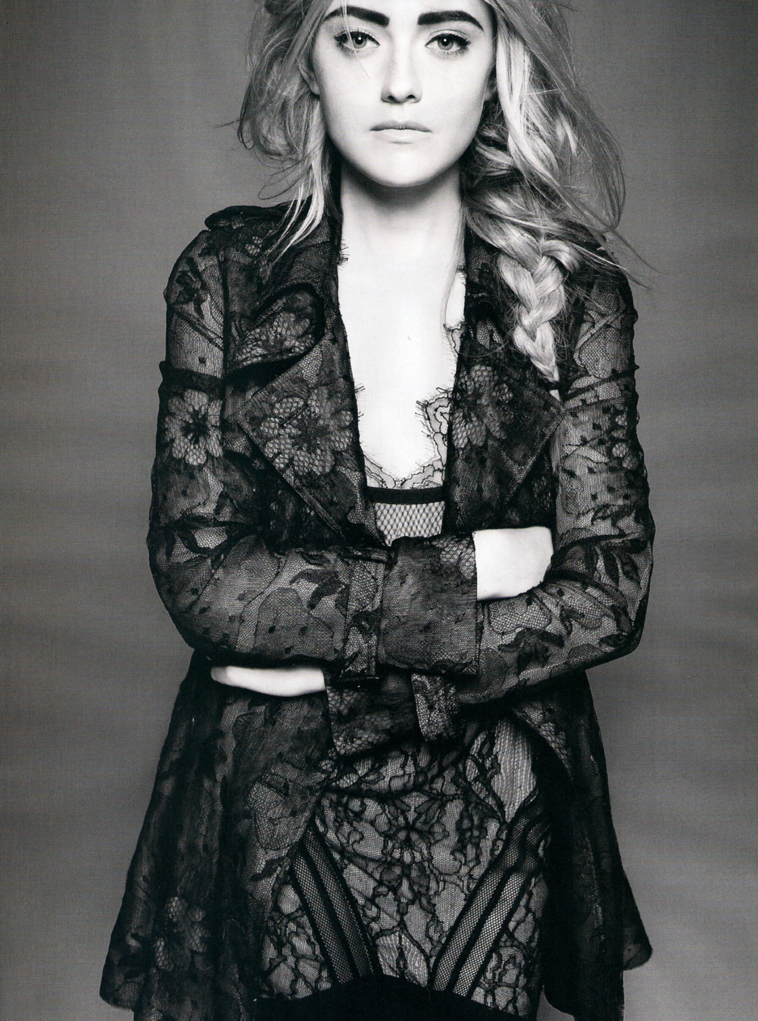 lovely-dakota-2010-02-vogue-italy-05.jpeg
