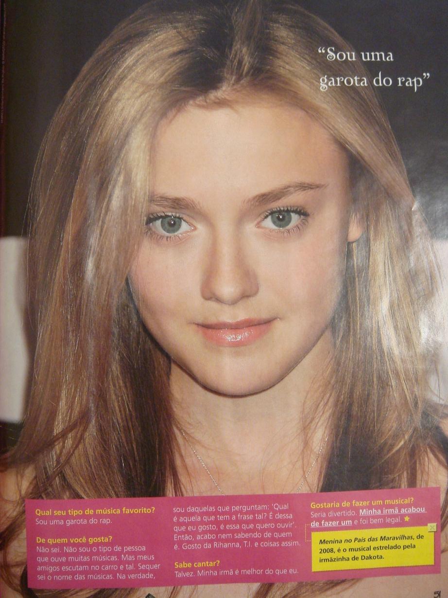 lovely-dakota-2009-10-yes-teen-08.jpg