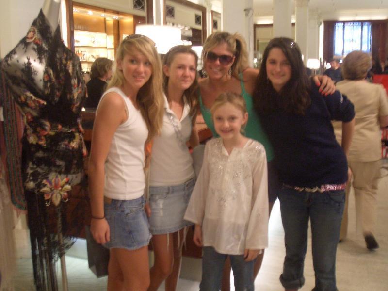 DakotaWithFans002.jpg