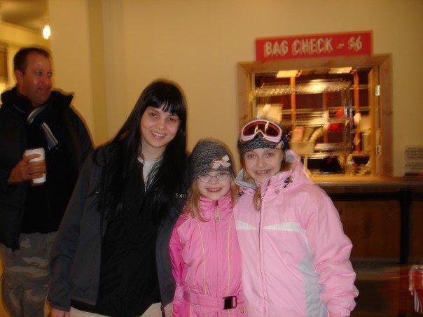 DakotaWithFans003.jpg