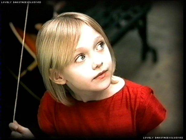 lovely-dakota-music-video-across-universe-68.jpg