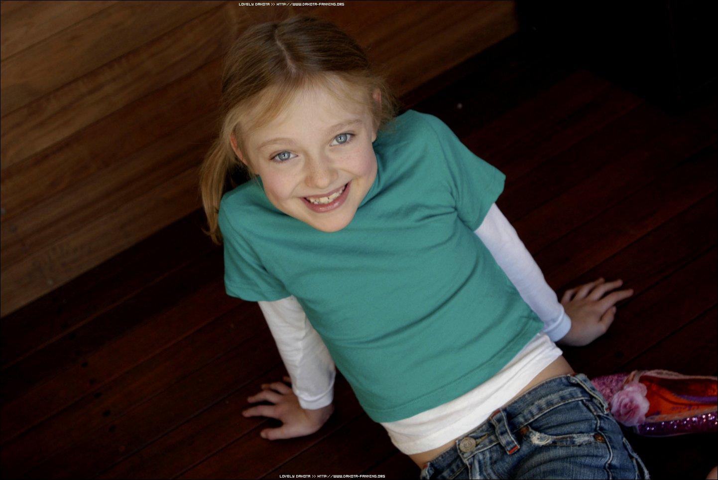 lovely-dakota-ann-johansson-2005-01.jpg