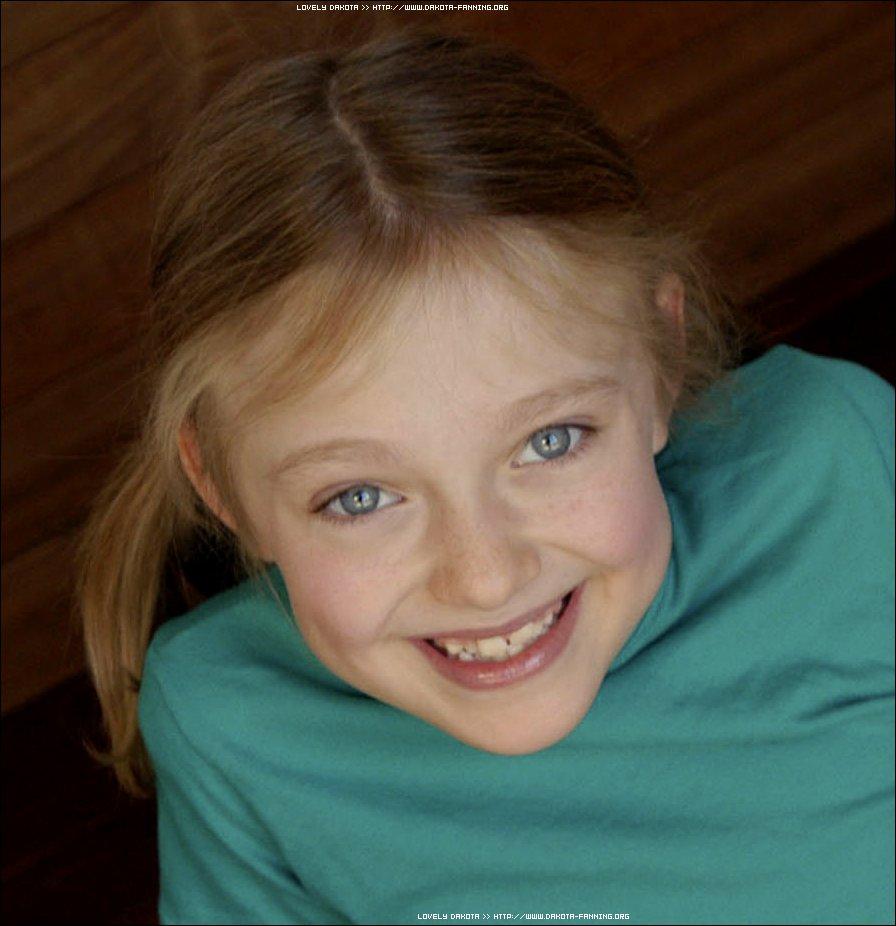 lovely-dakota-ann-johansson-2005-02.jpg