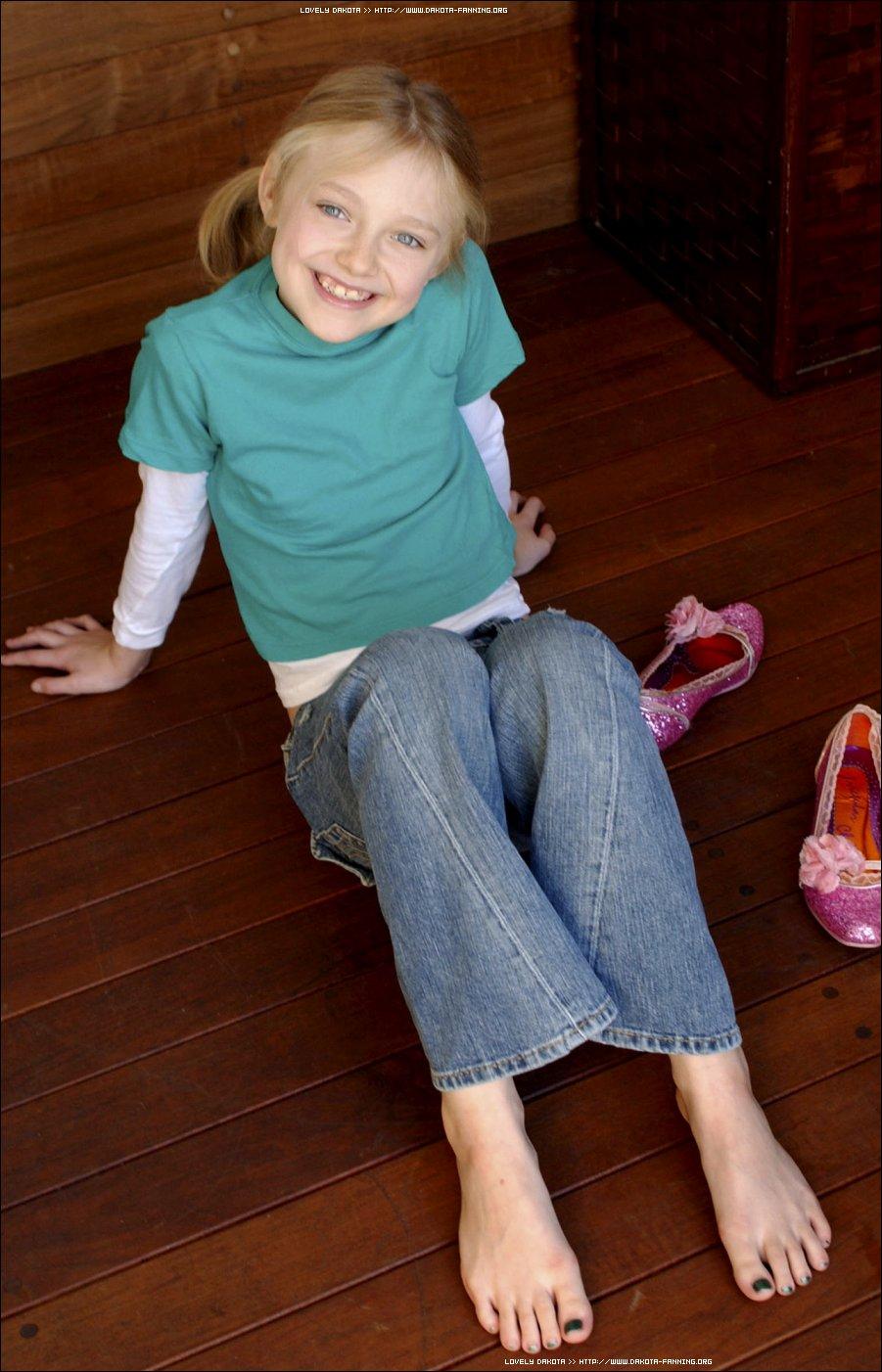 lovely-dakota-ann-johansson-2005-03.jpg