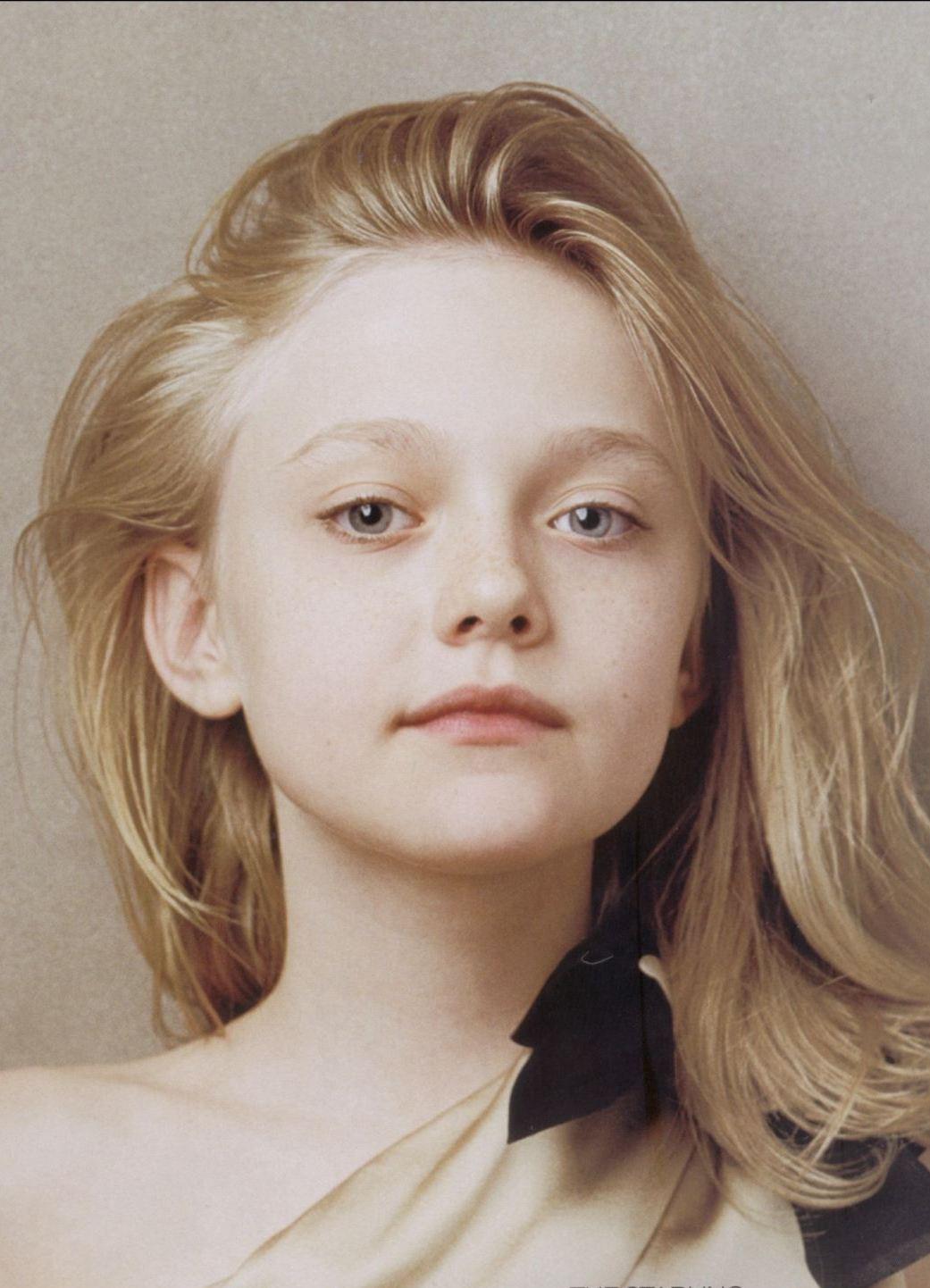 lovely-dakota-annie-leibovitz-2006-05.jpg