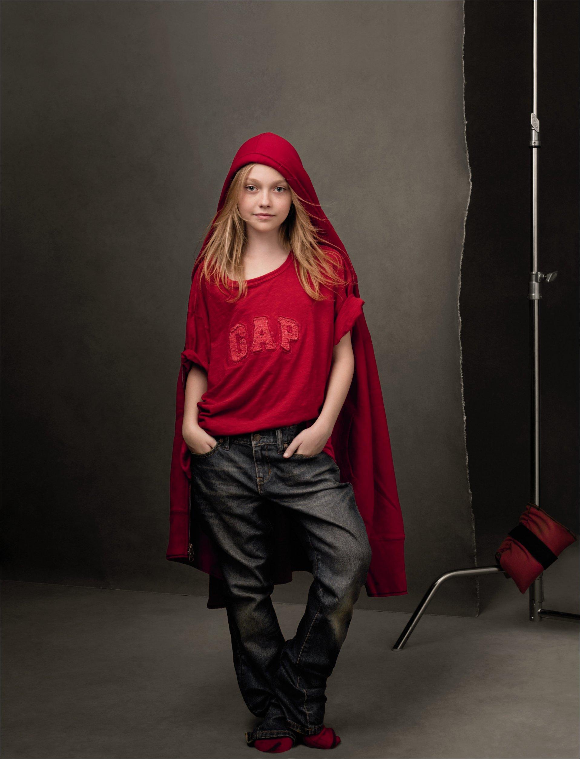 lovely-dakota-annie-leibovitz-2006-05.jpg