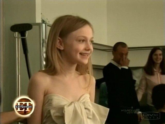 lovely-dakota-annie-leibovitz-bts-2006-07.jpg