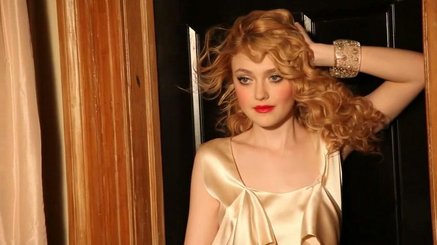 lovely-dakota-ellen-von-unwerth-bts-085.jpg