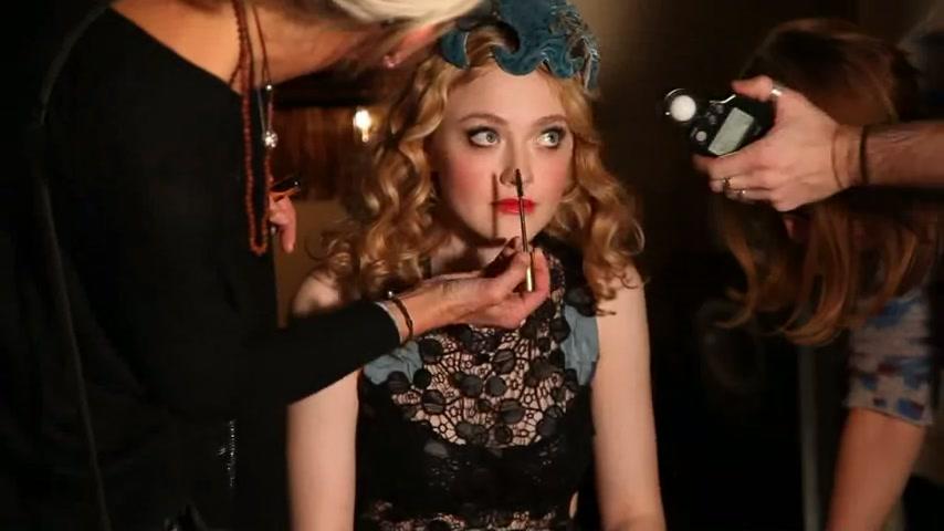 lovely-dakota-ellen-von-unwerth-bts-090.jpg