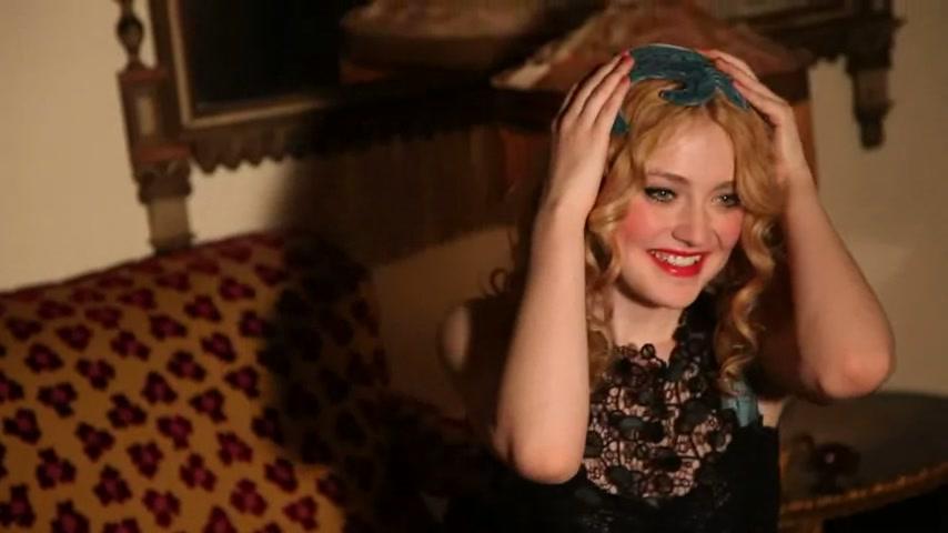 lovely-dakota-ellen-von-unwerth-bts-100.jpg