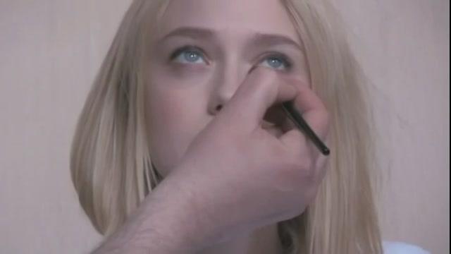 lovely-dakota-juergen-teller-bts-2011-030.jpg