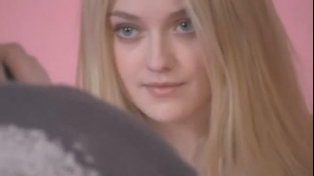 lovely-dakota-juergen-teller-bts-2011-055.jpg