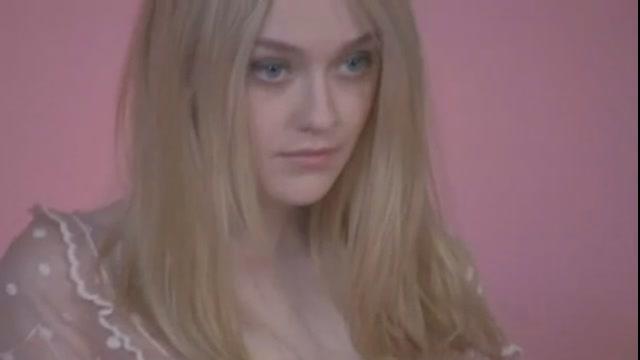 lovely-dakota-juergen-teller-bts-2011-062.jpg