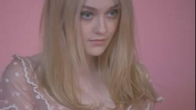 lovely-dakota-juergen-teller-bts-2011-065.jpg