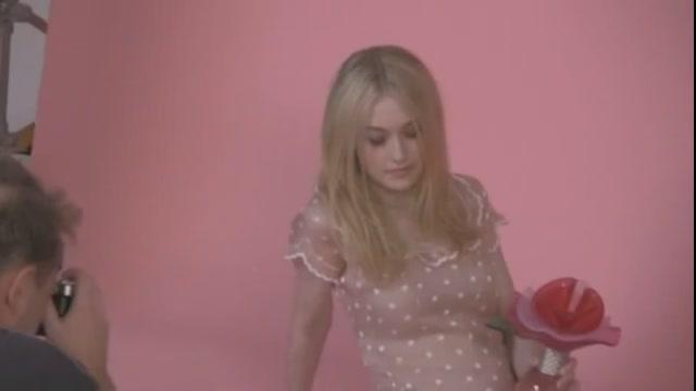 lovely-dakota-juergen-teller-bts-2011-073.jpg