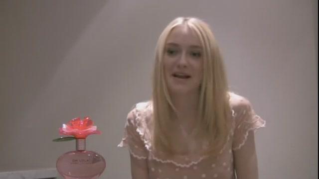 lovely-dakota-juergen-teller-bts-2011-098.jpg