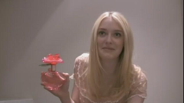 lovely-dakota-juergen-teller-bts-2011-111.jpg