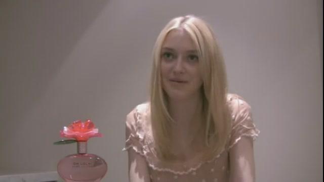 lovely-dakota-juergen-teller-bts-2011-128.jpg