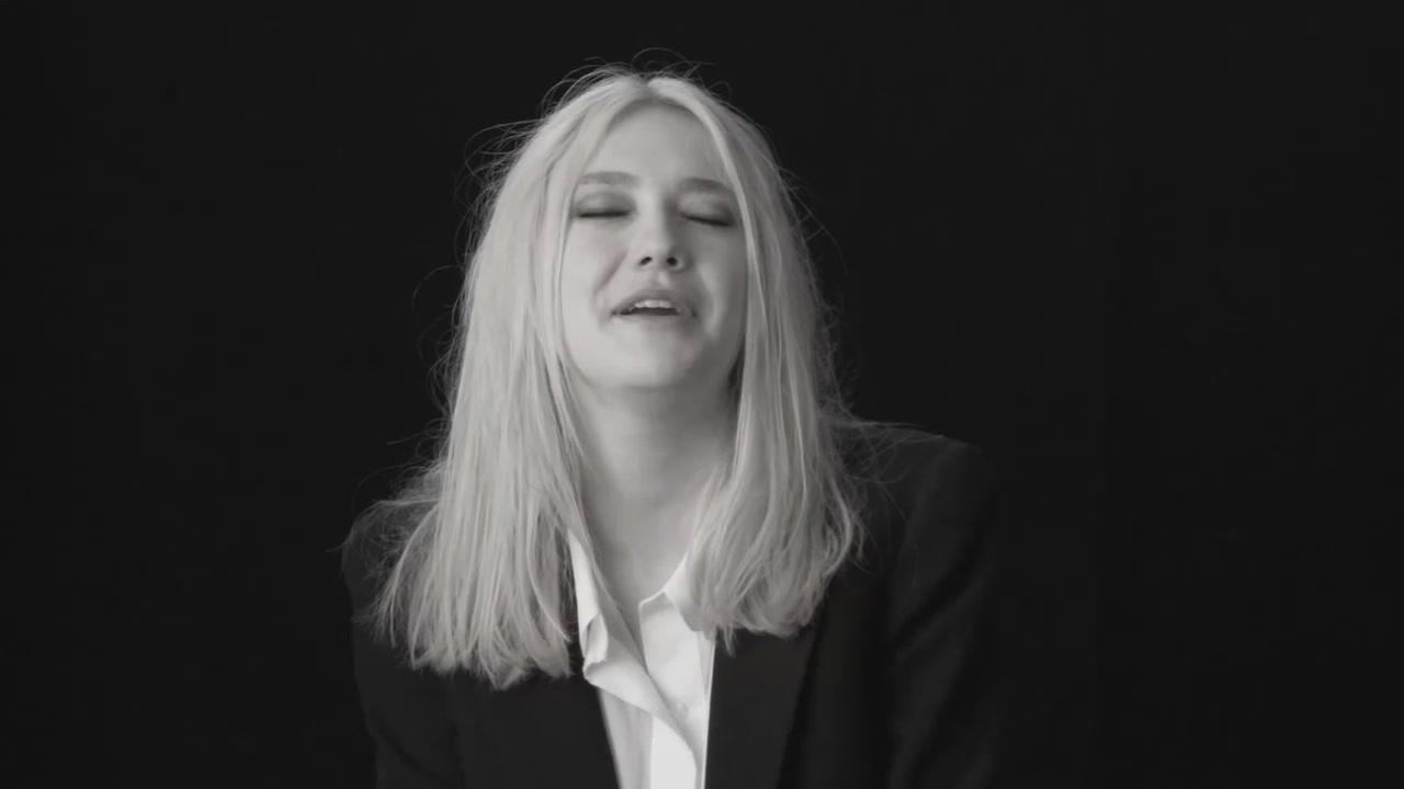 lovely-dakota-lynn-hirschberg-screen-test-2011-11-165.jpg