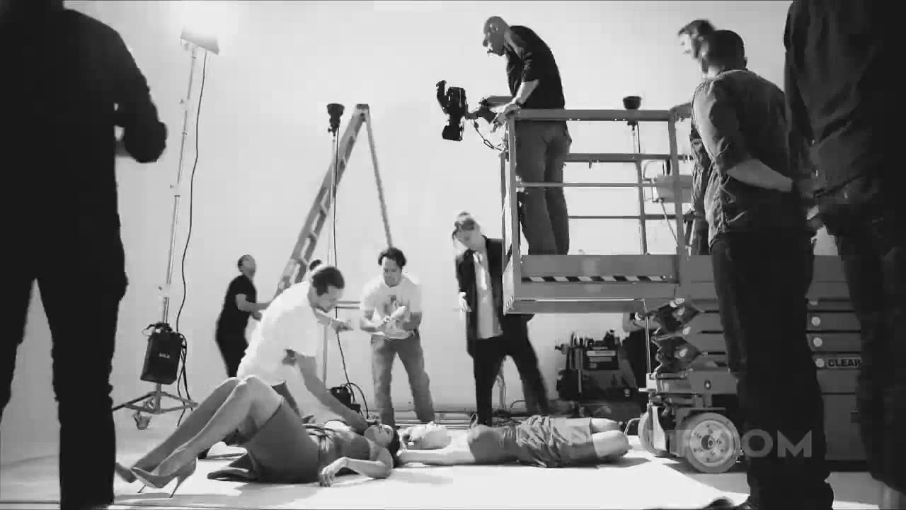 lovely-dakota-norman-jean-roy-bts-2010-01.jpg