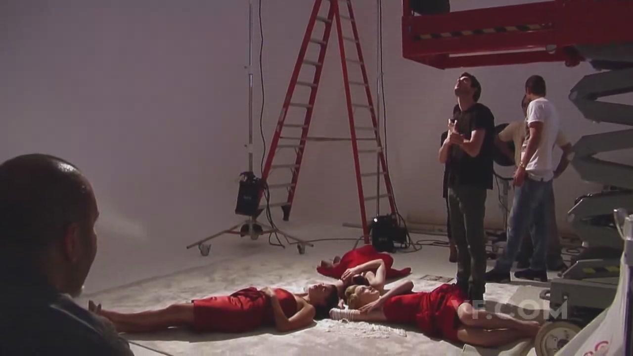lovely-dakota-norman-jean-roy-bts-2010-36.jpg