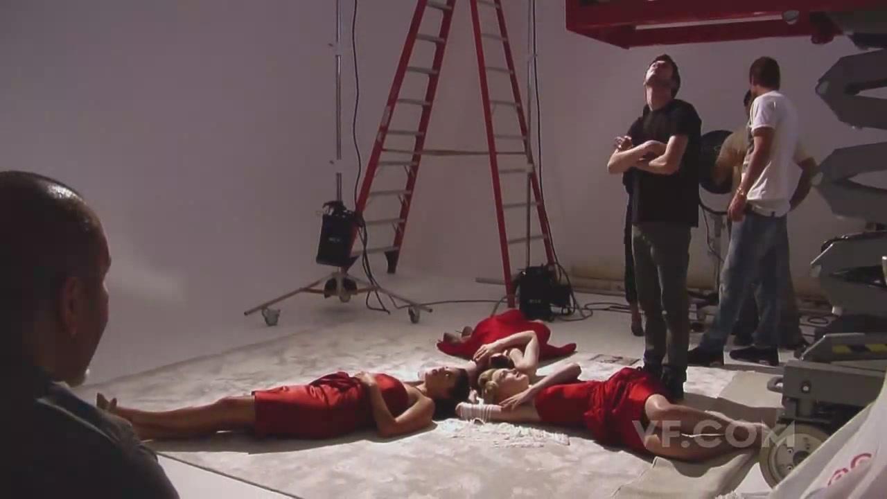 lovely-dakota-norman-jean-roy-bts-2010-37.jpg