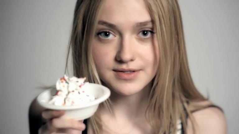 lovely-dakota-brigitte-lacombe-2010-03.jpg