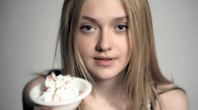 lovely-dakota-brigitte-lacombe-2010-04.jpg
