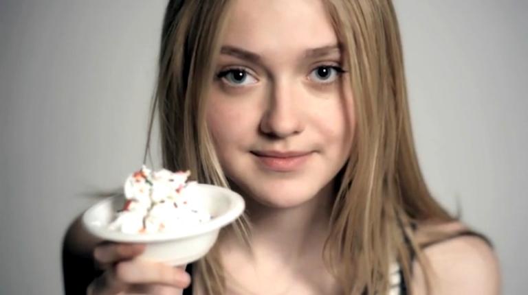 lovely-dakota-brigitte-lacombe-2010-06.jpg