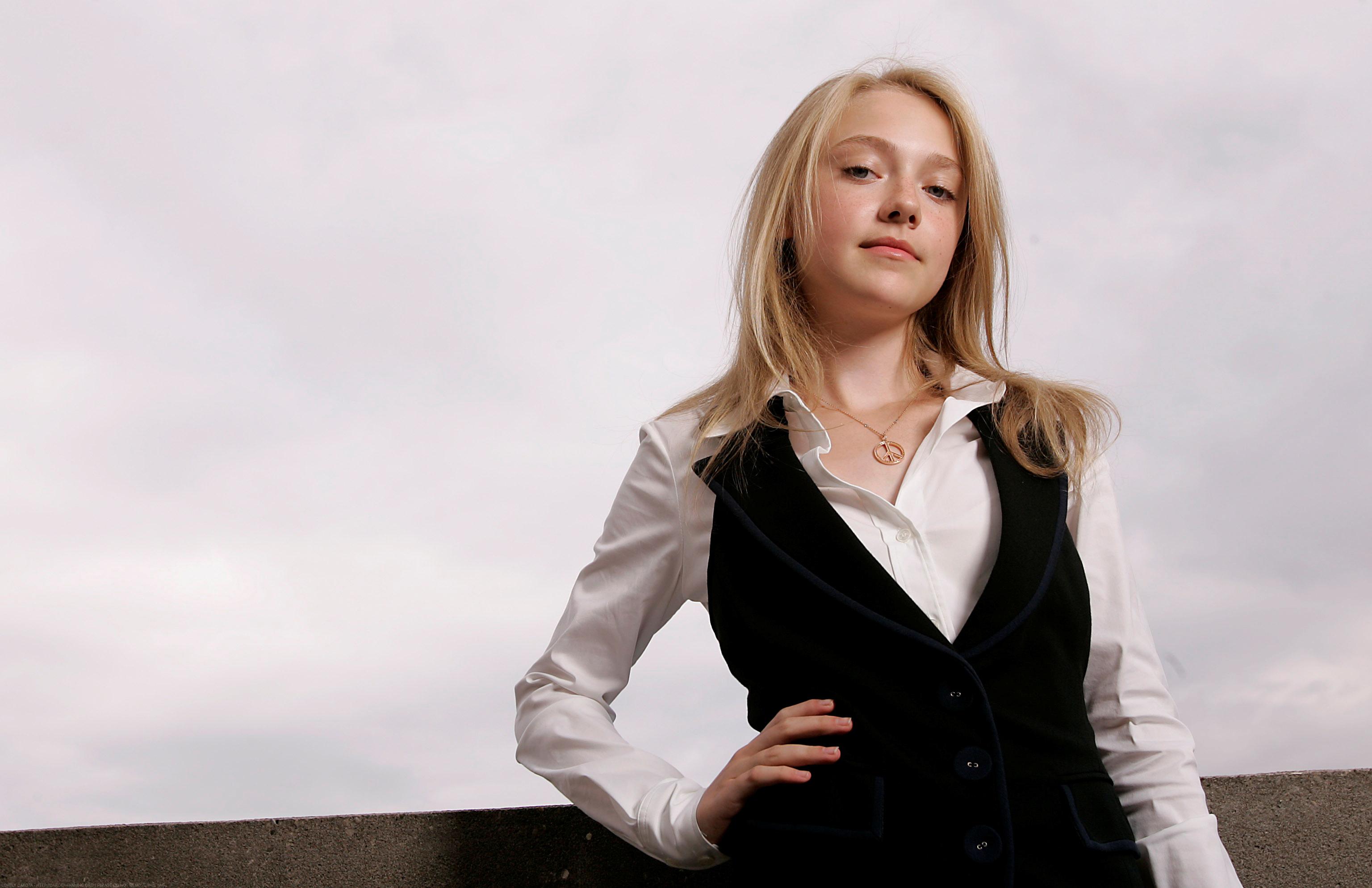 lovely-dakota-carlo-allegri-2008-02.jpg
