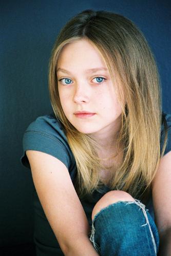 lovely-dakota-head-shot-11.jpg