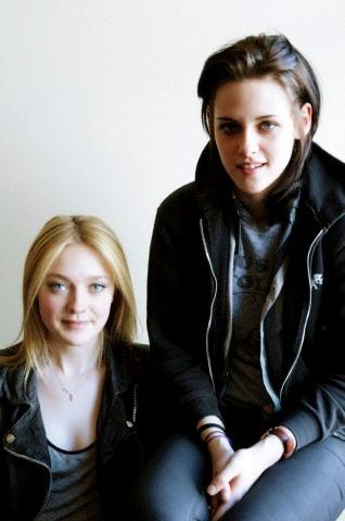 lovely-dakota-henny-garfunkel-2010-03.jpg